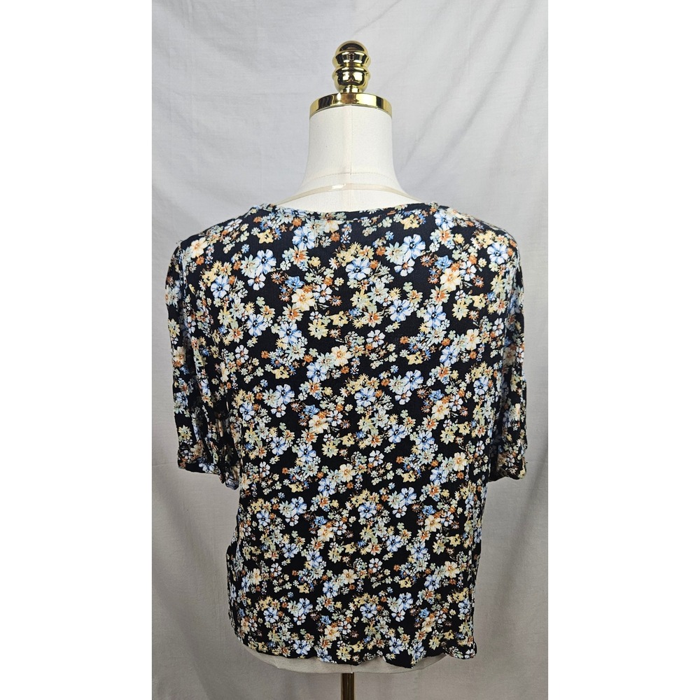 C&C California Women Black‎ Floral Tie Front Button Down Rayon Blouse Size M - Picture 2 of 7